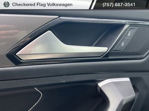 Used 2024 Volkswagen Tiguan SE image 18