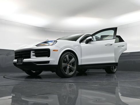 Certified 2024 Porsche Cayenne Coupe AWD/4WD image 39