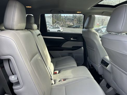 Certified 2018 Toyota Highlander XLE image 15