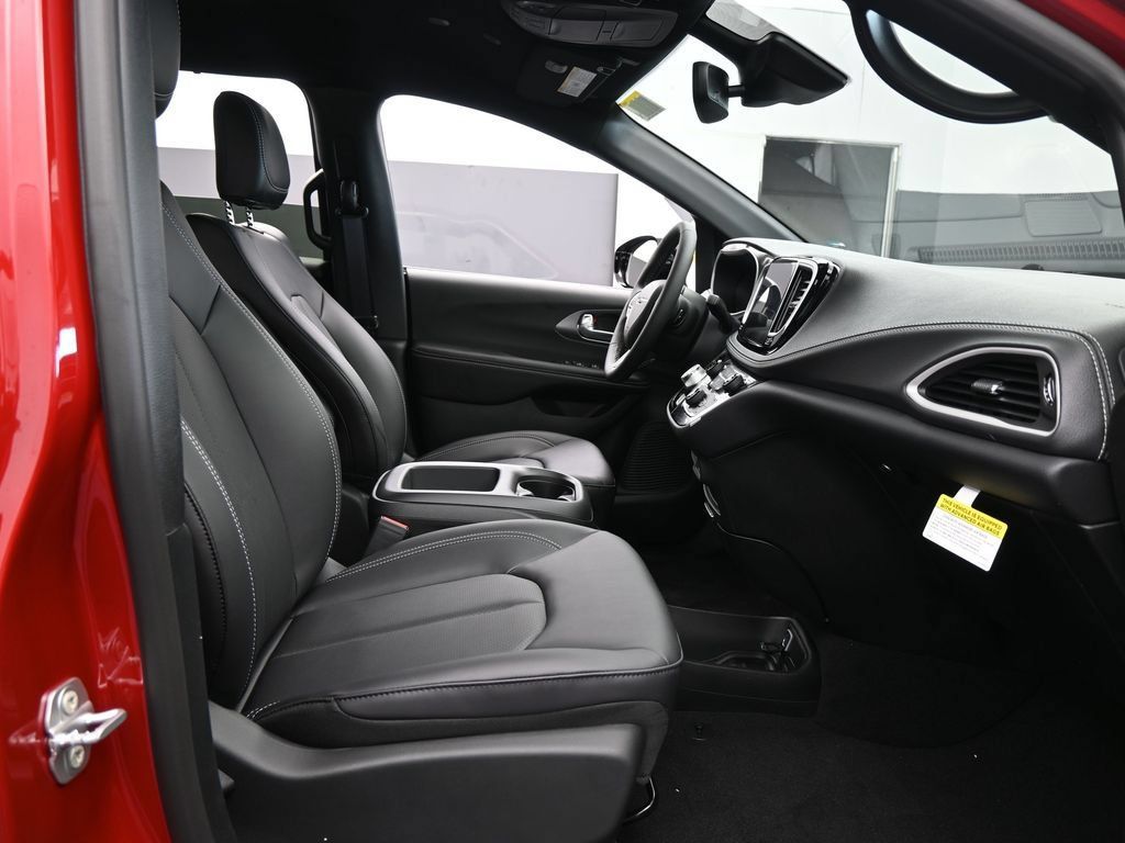 New 2026 Chrysler Pacifica Select FWD image 40