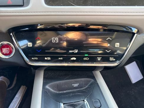 Used 2018 Honda HR-V EX image 30