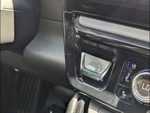 Used 2025 GMC Sierra 1500 AT4 w/ AT4 Premium Package AWD/4WD image 29