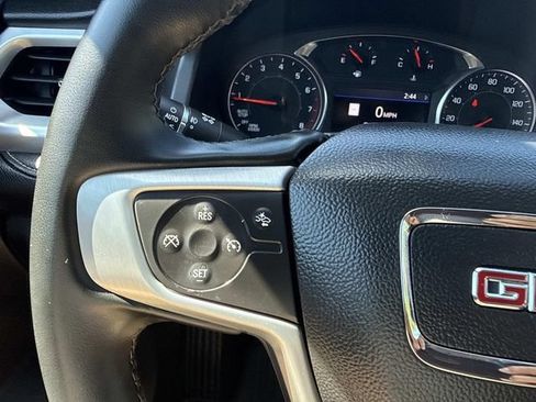 Used 2023 GMC Acadia SLT AWD/4WD image 35