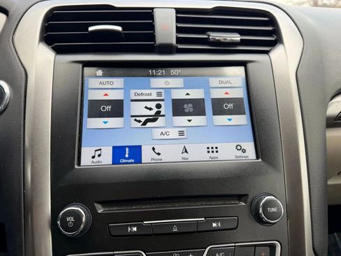 Used 2017 Ford Fusion SE w/ Fusion SE Technology Package image 31