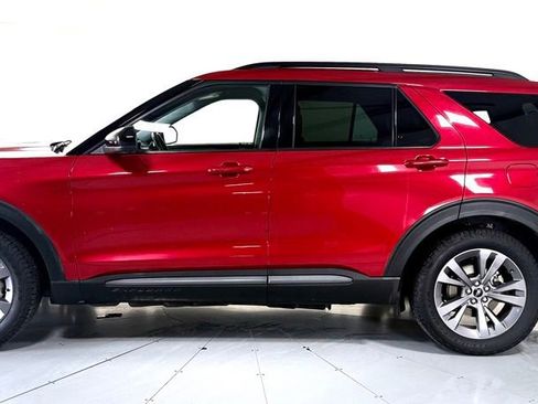 Used 2022 Ford Explorer XLT w/ Equipment Group 202A RWD image 6