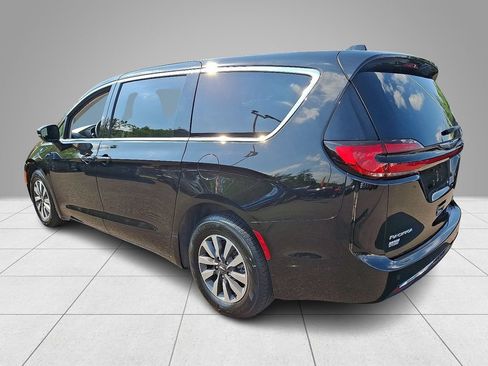 Used 2024 Chrysler Pacifica Limited FWD image 8