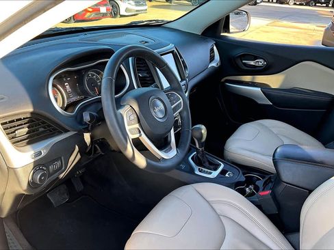 Used 2017 Jeep Cherokee Limited w/ Trailer Tow Group image 17