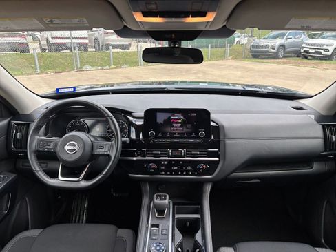 Used 2025 Nissan Pathfinder SV image 36