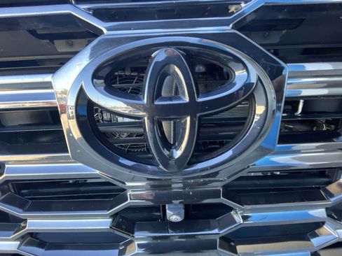 Used 2025 Toyota Sequoia Platinum image 31