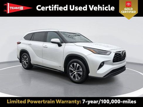 Certified 2026 Toyota Highlander XLE image 1