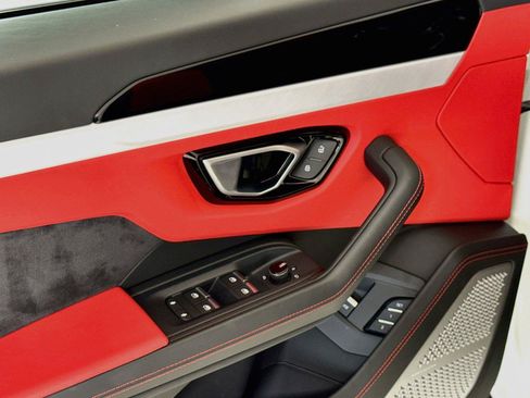 Used 2020 Lamborghini Urus AWD/4WD image 13
