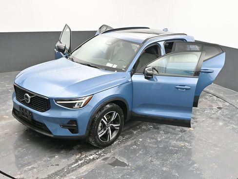 Used 2024 Volvo XC40 B5 Core image 58