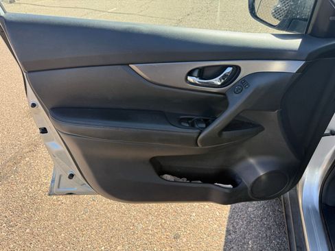 Used 2015 Nissan Rogue SV w/ SV Premium Package AWD/4WD image 15