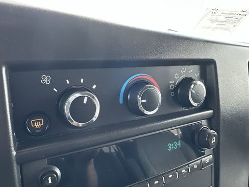 Used 2017 GMC Savana 2500 LT w/ LT Preferred Equipment Group image 18