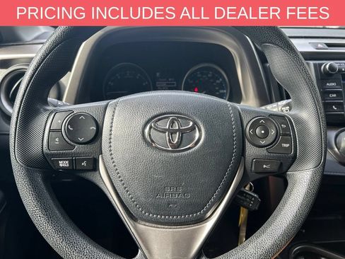 Used 2018 Toyota RAV4 LE FWD image 13