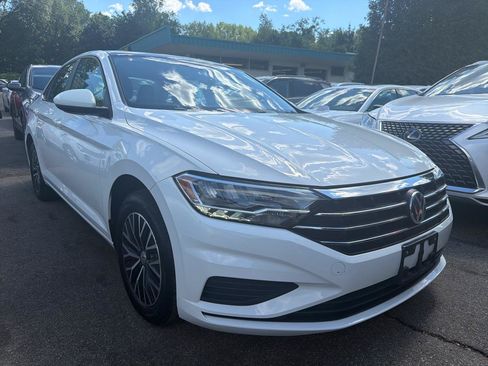 Used 2021 Volkswagen Jetta SE w/ SE Cold Weather Package FWD image 3