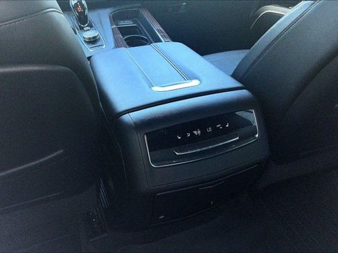 Used 2021 Cadillac Escalade Premium Luxury AWD/4WD image 24