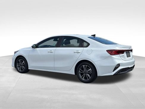 Used 2023 Kia Forte LXS FWD image 5