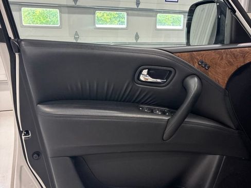 Used 2024 Nissan Armada SL w/ Captain's Chairs Package AWD/4WD image 17