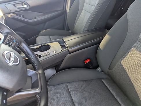 Certified 2025 Nissan Rogue SV image 19