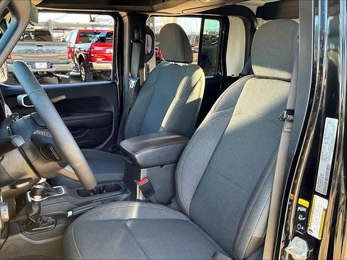 Certified 2024 Jeep Gladiator Sport image 8