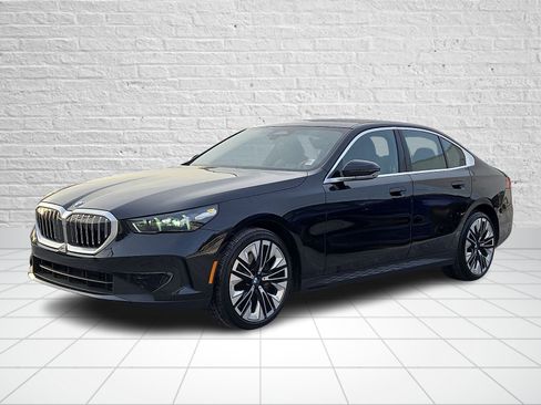 Certified 2025 BMW 540i xDrive image 3