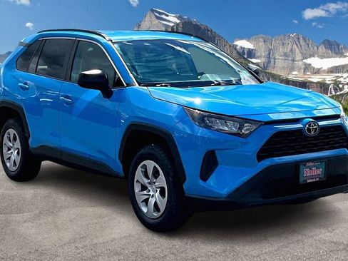 Used 2021 Toyota RAV4 LE w/ Carpet Mat Package (TMS) AWD/4WD image 12