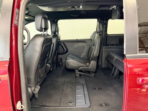Used 2019 Dodge Grand Caravan GT FWD image 6