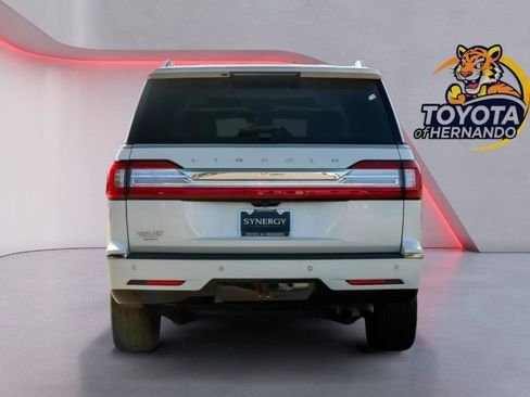 Used 2018 Lincoln Navigator Reserve AWD/4WD image 6