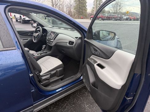 Used 2022 Chevrolet Equinox LS AWD/4WD image 21