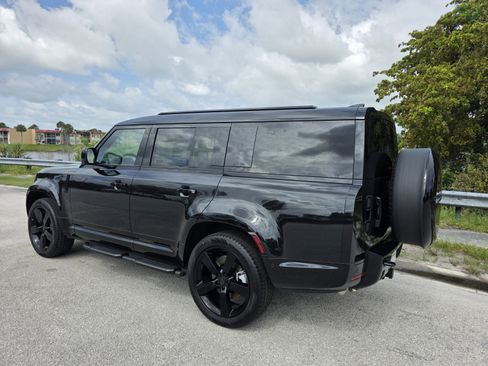 New 2026 Land Rover Defender 130 X-Dynamic SE AWD/4WD image 2