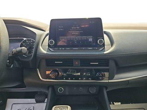Used 2023 Nissan Rogue SV FWD image 20