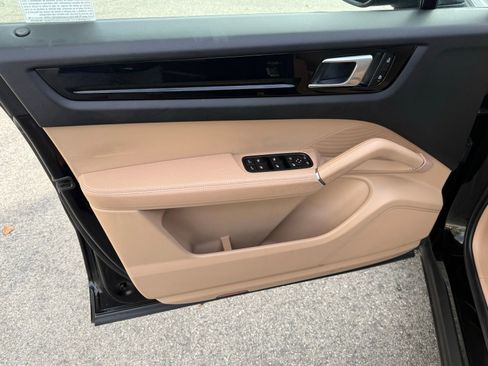 Used 2023 Porsche Cayenne image 20