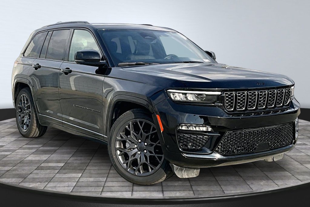 Used 2025 Jeep Grand Cherokee Summit w/ Obsidian Package AWD/4WD image 37