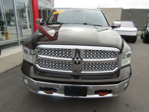 Used 2014 RAM 1500 Laramie w/ Convenience Group image 3