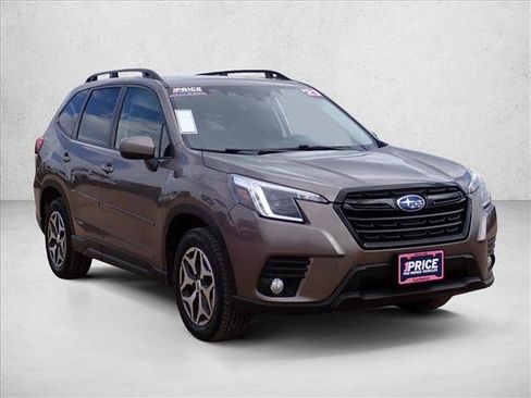 Used 2023 Subaru Forester Premium AWD/4WD image 6