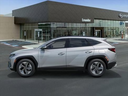 Used 2025 Hyundai Tucson SEL FWD image 3