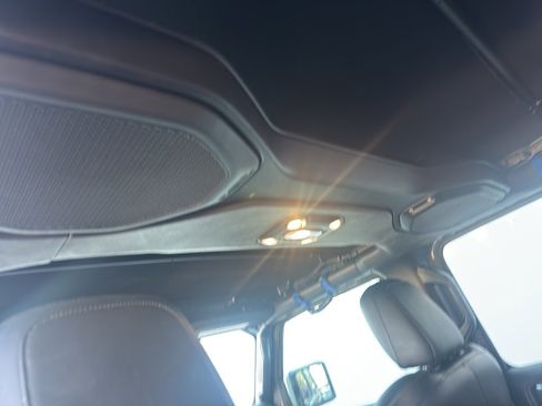 Used 2020 Jeep Wrangler Unlimited Sahara image 34