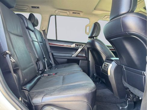 Used 2015 Lexus GX 460 w/ Premium Package AWD/4WD image 32