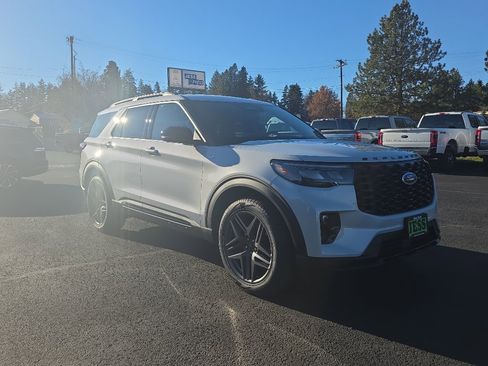 New 2026 Ford Explorer ST-Line w/ ST-Line Street Pack image 7