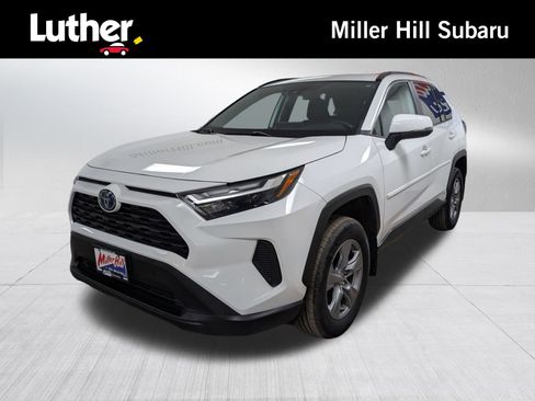Used 2022 Toyota RAV4 XLE image 1