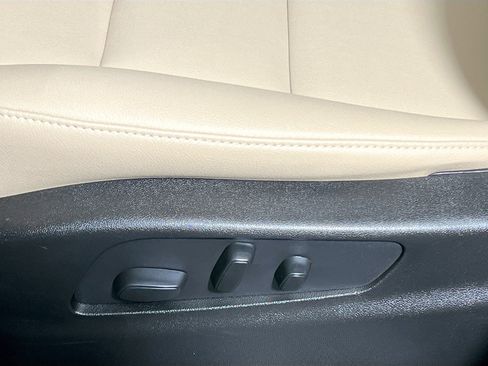 Used 2024 Cadillac XT4 Luxury image 15