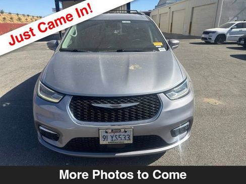 Used 2021 Chrysler Pacifica Touring-L FWD image 9