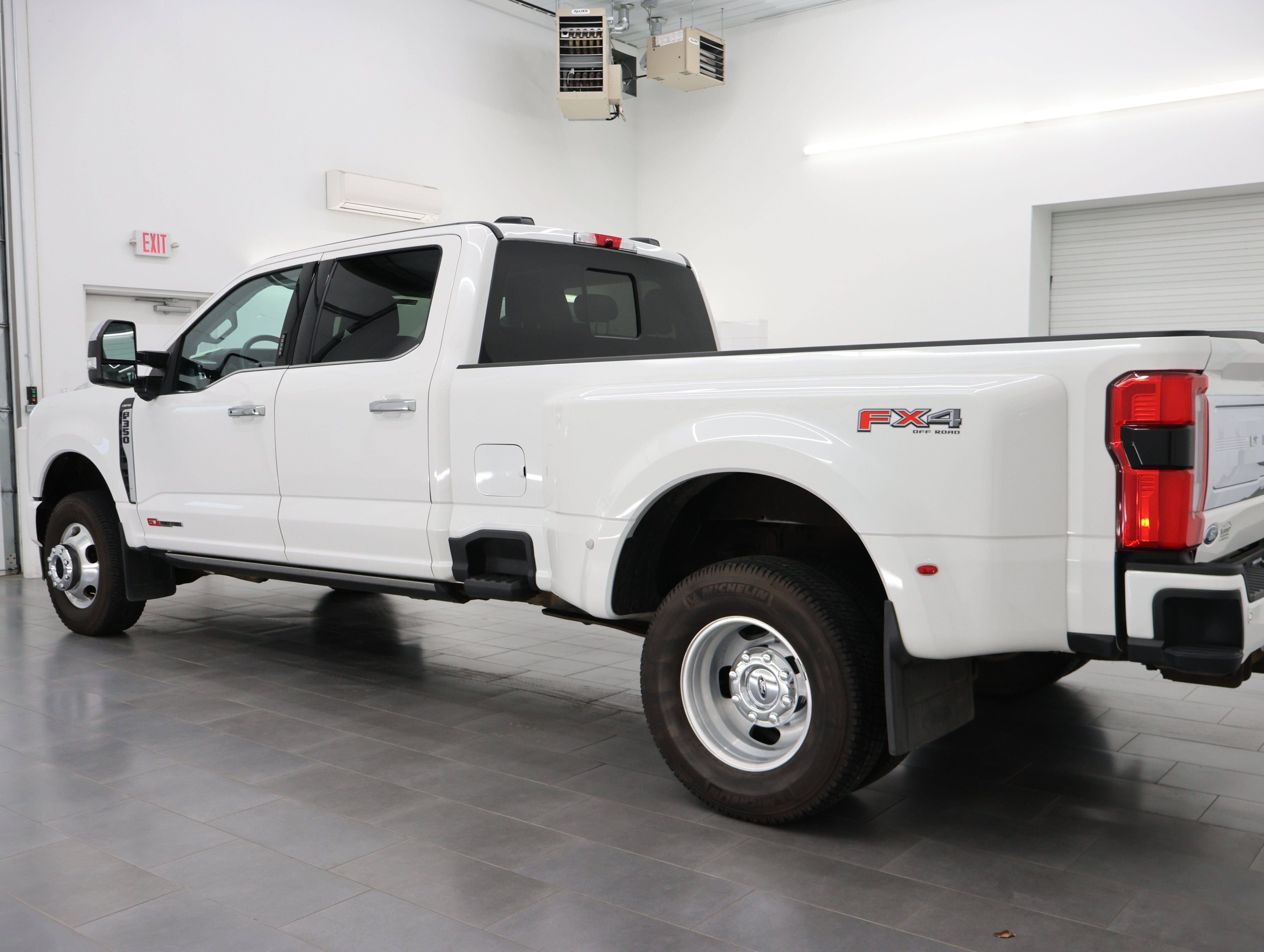Used 2024 Ford F350 Limited w/ FX4 Off-Road Package AWD/4WD image 6