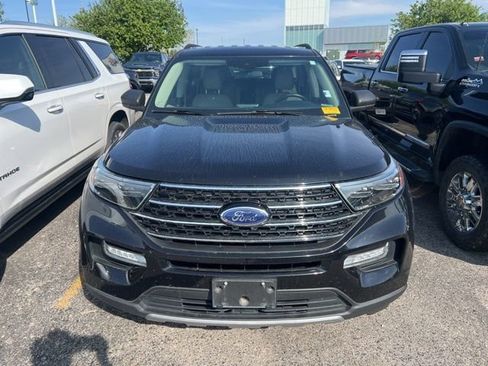 Used 2020 Ford Explorer XLT w/ Equipment Group 202A AWD/4WD image 2