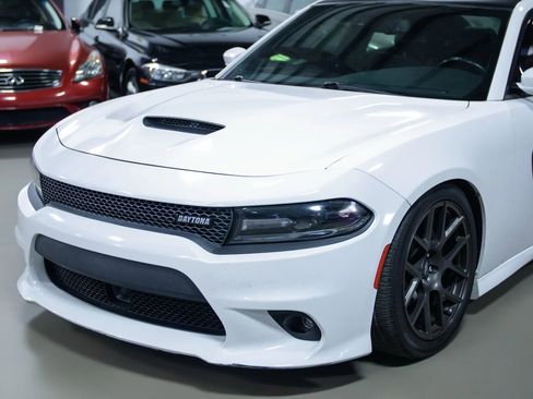 Used 2018 Dodge Charger R/T image 6