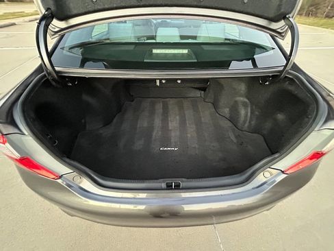 Used 2014 Toyota Camry LE image 11