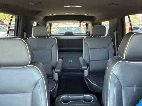 Used 2023 GMC Yukon SLT AWD/4WD image 11