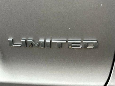 Used 2019 Jeep Cherokee Limited AWD/4WD image 7