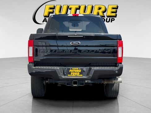 Certified 2022 Ford F250 Lariat w/ Black Appearance Package image 4